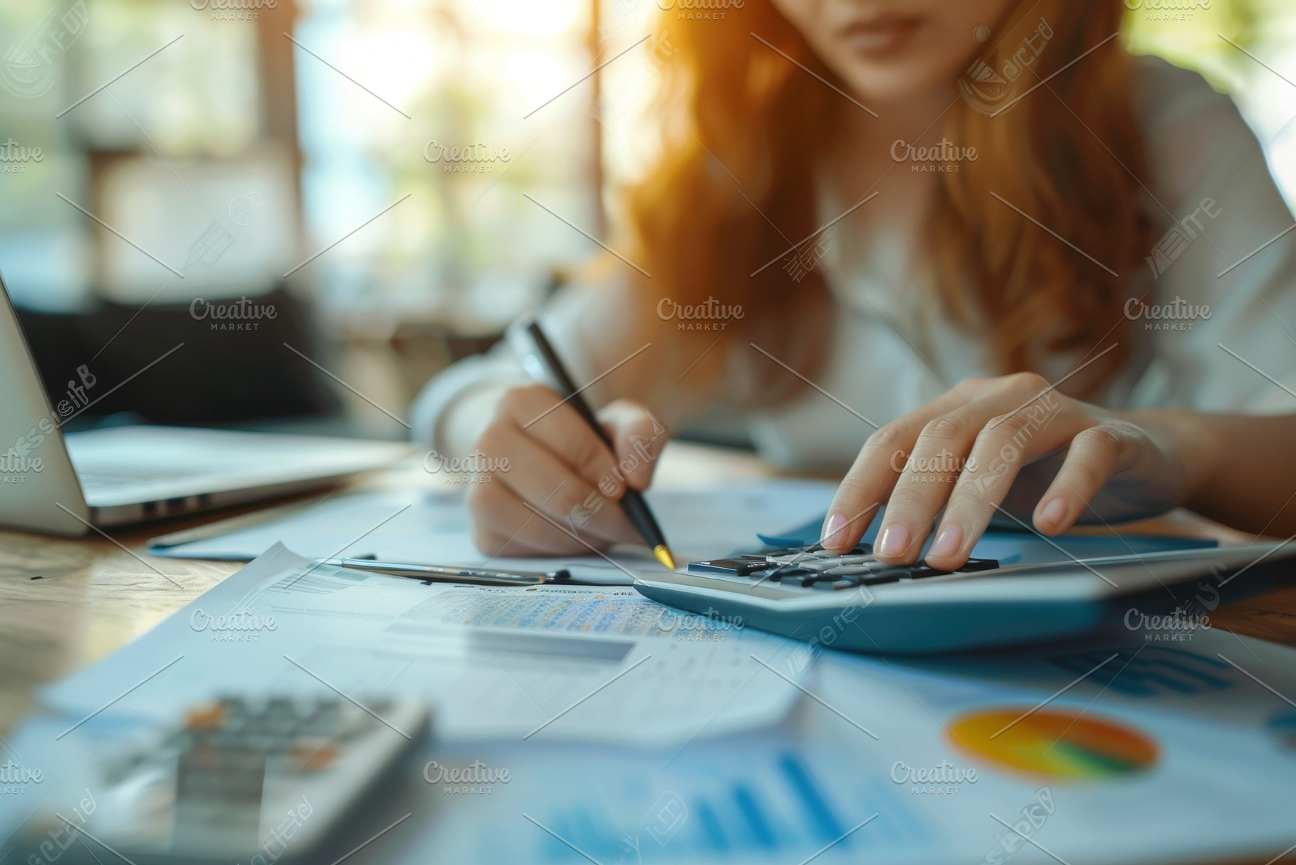 The woman focuses on calculating fig, a Photo by Tanuart