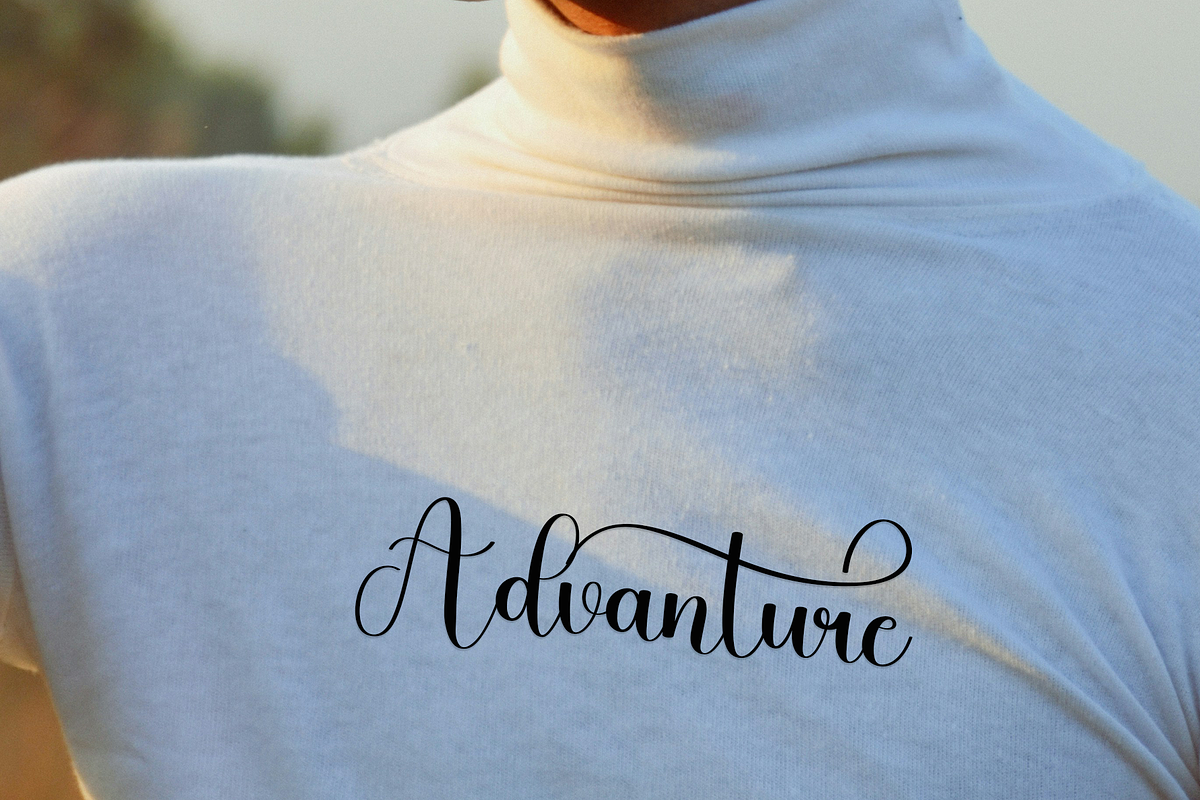 Mountain, a Font by FreshTypeINK (Photo 4 of 8)