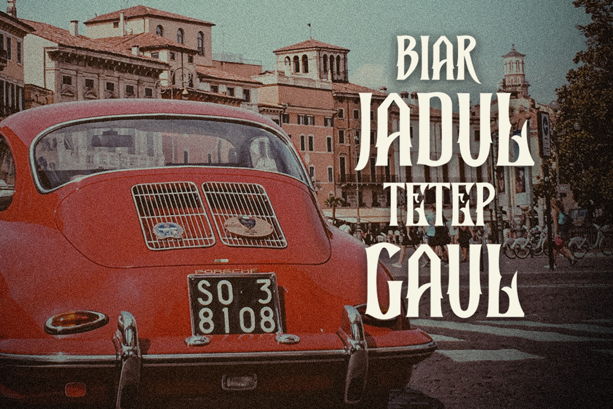 Sargiusk - Vintage Font, a Serif Font by ivan_artnivora (Photo 3 of 4)
