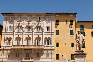 Giuseppe Garibaldi statue in Piazza del Giglio. Lucca, Italy, an Architecture Photo by Bepslabor