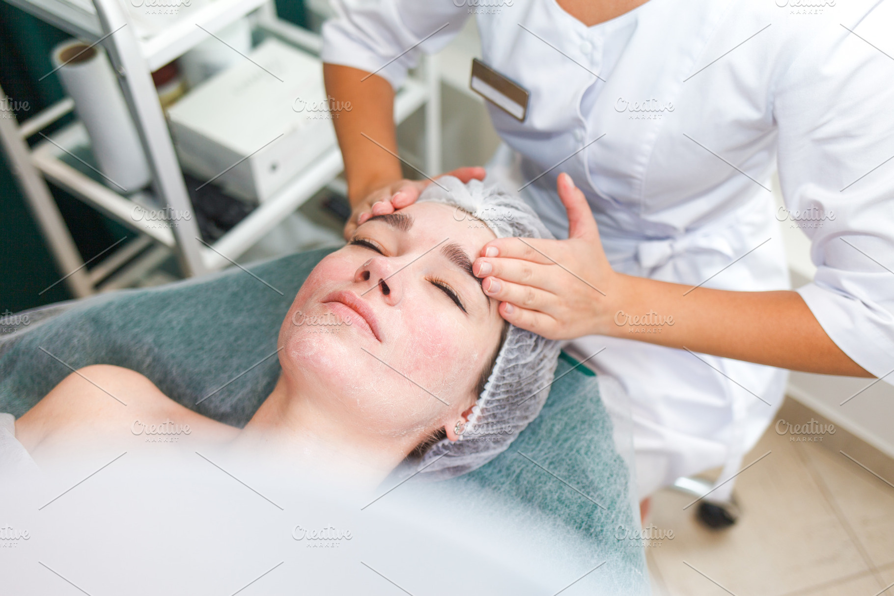 Doctor beautician makes cosmetic, a Photo by borodai94