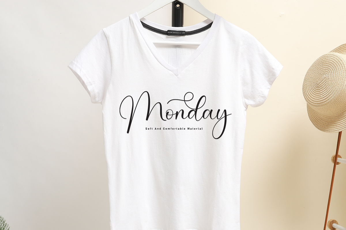 Melinda | Script Font, a Handwritten Font by Scratchones (Photo 2 of 9)