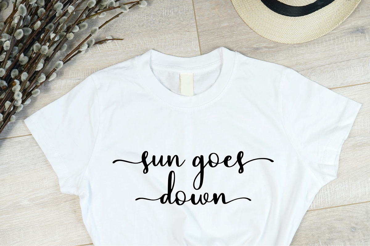 Easy Sunday, a Script Font by Forberas Club (Photo 4 of 7)