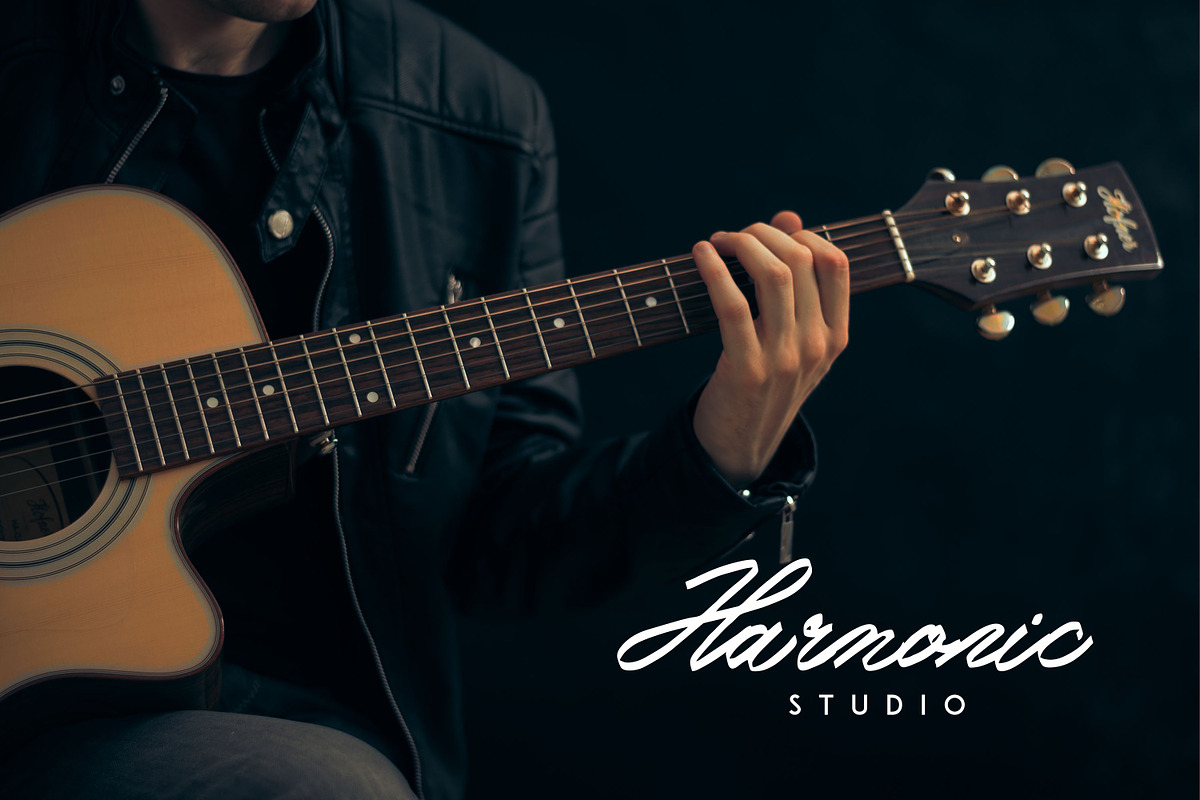 Monland | Elegant Handwritten preview 6