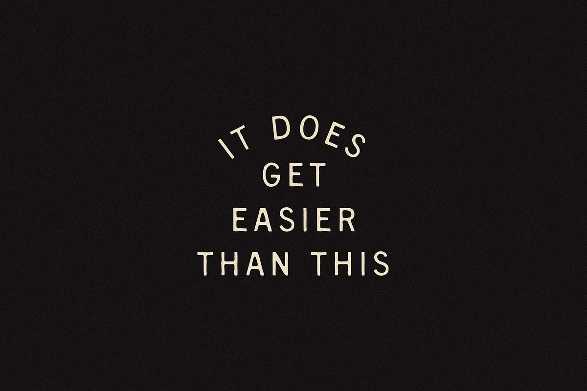 Easy Day | Relaxed Sans Serif, a Sans Serif Font by Daniel Neuman (Photo 3 of 5)