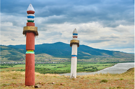 Hitching posts and a monument to