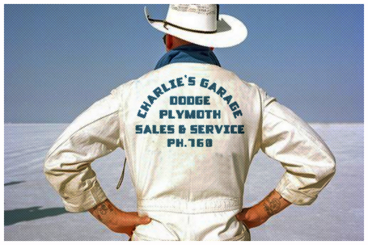 EL CAMIO — Retro/Modern Display Font, a Sans Serif Font by Mikey Weeks (Photo 4 of 12)
