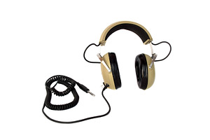 Old style hi fi headphones, a Photo by saiko3p