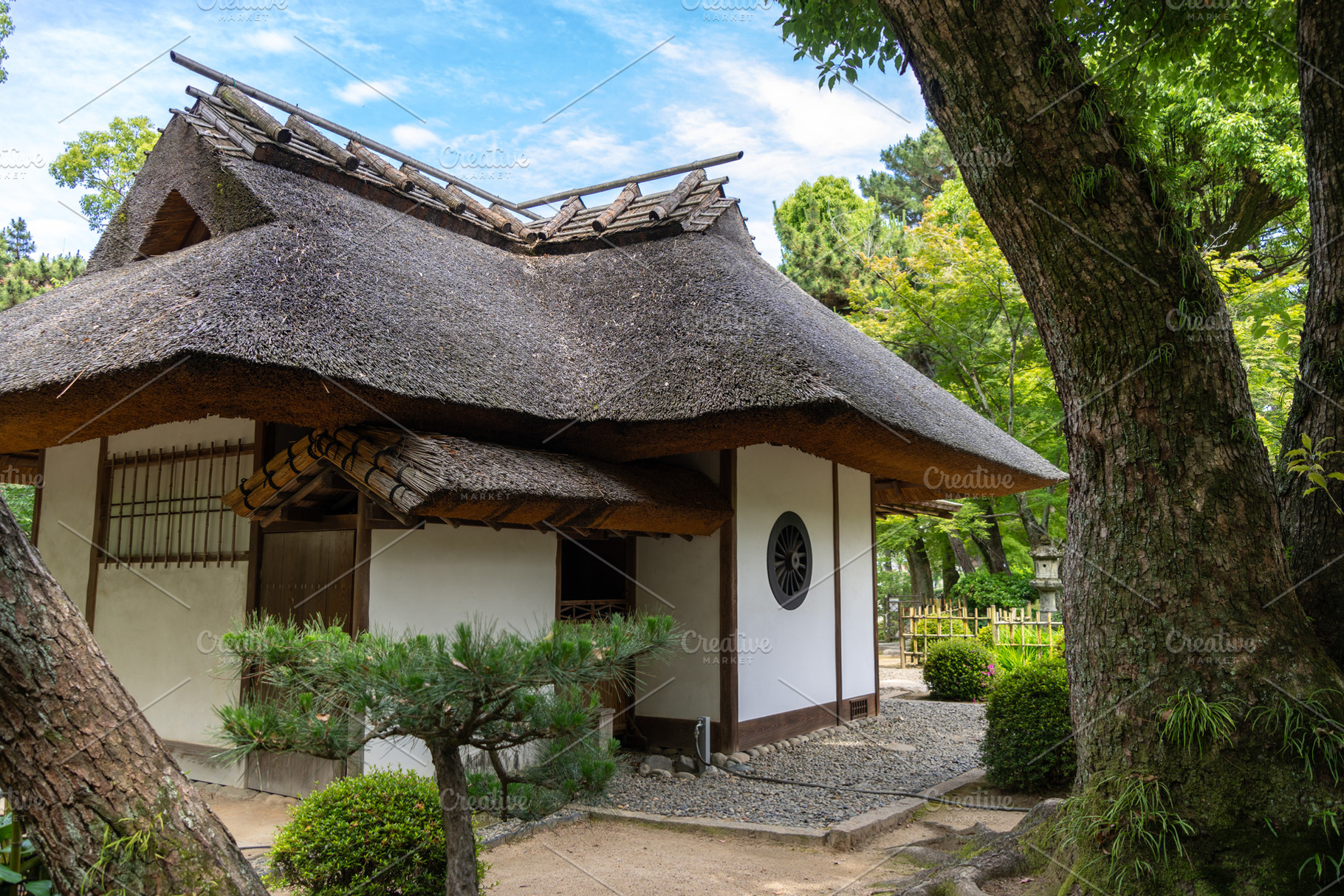 Traditional thatched cottage in Shukkei-en Garden, Hiroshima, Ja, an Architecture Photo by GoodGoods