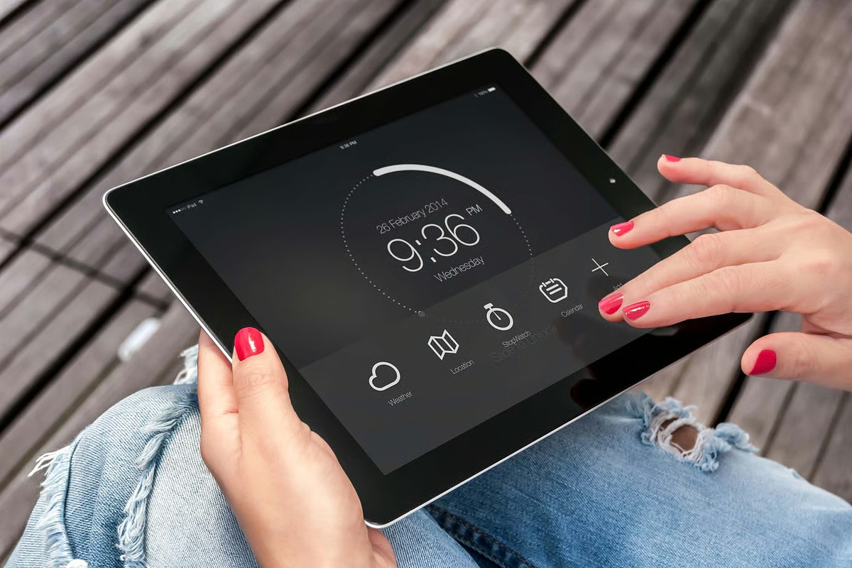 Tablet Mock-up, a Device Mockup by zippypixelstudio (Photo 11 of 16)