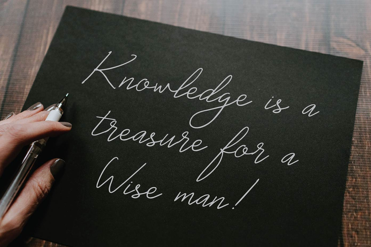 Chowgant - Signature Monoline Script, a Script Font by Patria Ari (P4tcreativa) (Photo 4 of 9)