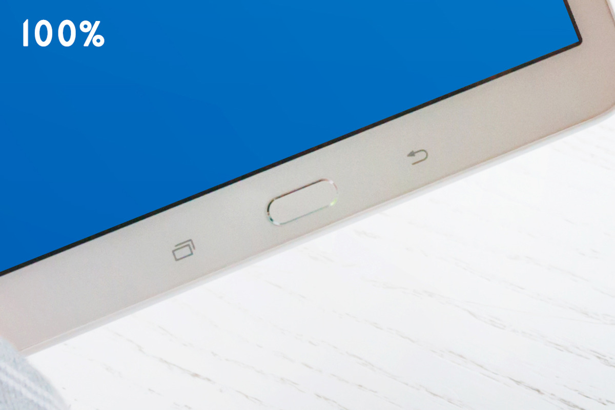 10 Tablet Mockups, an iPad Mockup by RSplaneta (Photo 4 of 8)