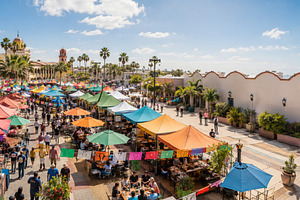 Latin American street food market fi, a Photo by Dvoevnore photos