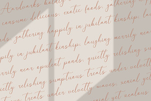 Rovalyon Handwriting Font