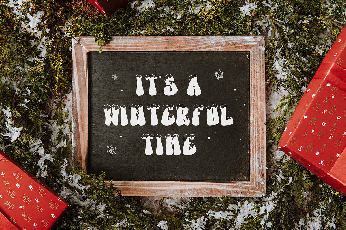 Komulap Christmas Display Font, a Handwritten Font by Maulana Creative (Photo 6 of 7)