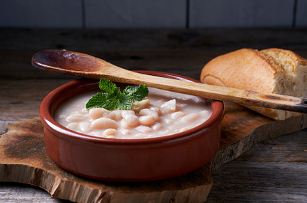 Cooked white beans with mint branch