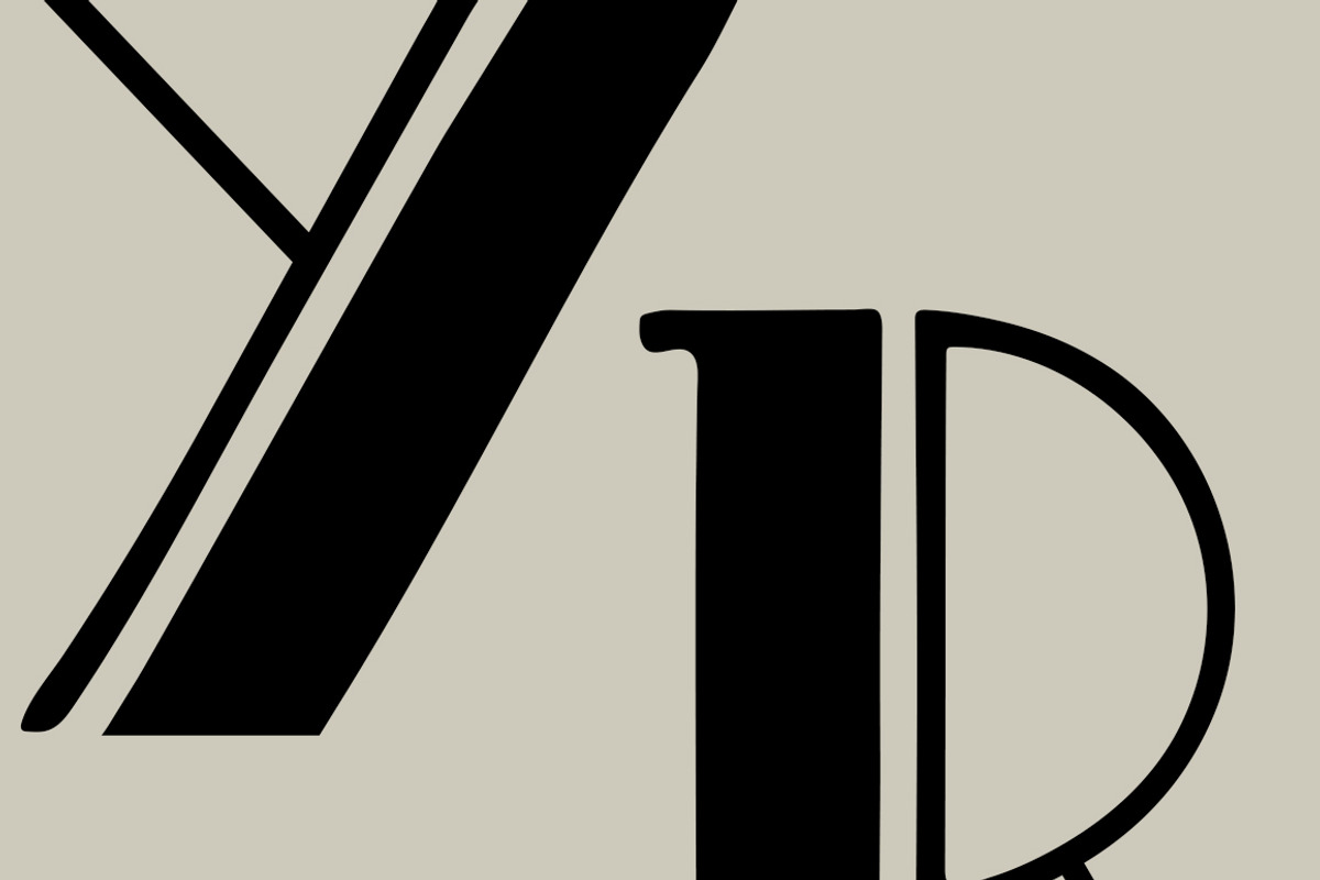 Montmartre: A Paris-Inspired Font, a Font by Britt Fabello (Photo 6 of 7)
