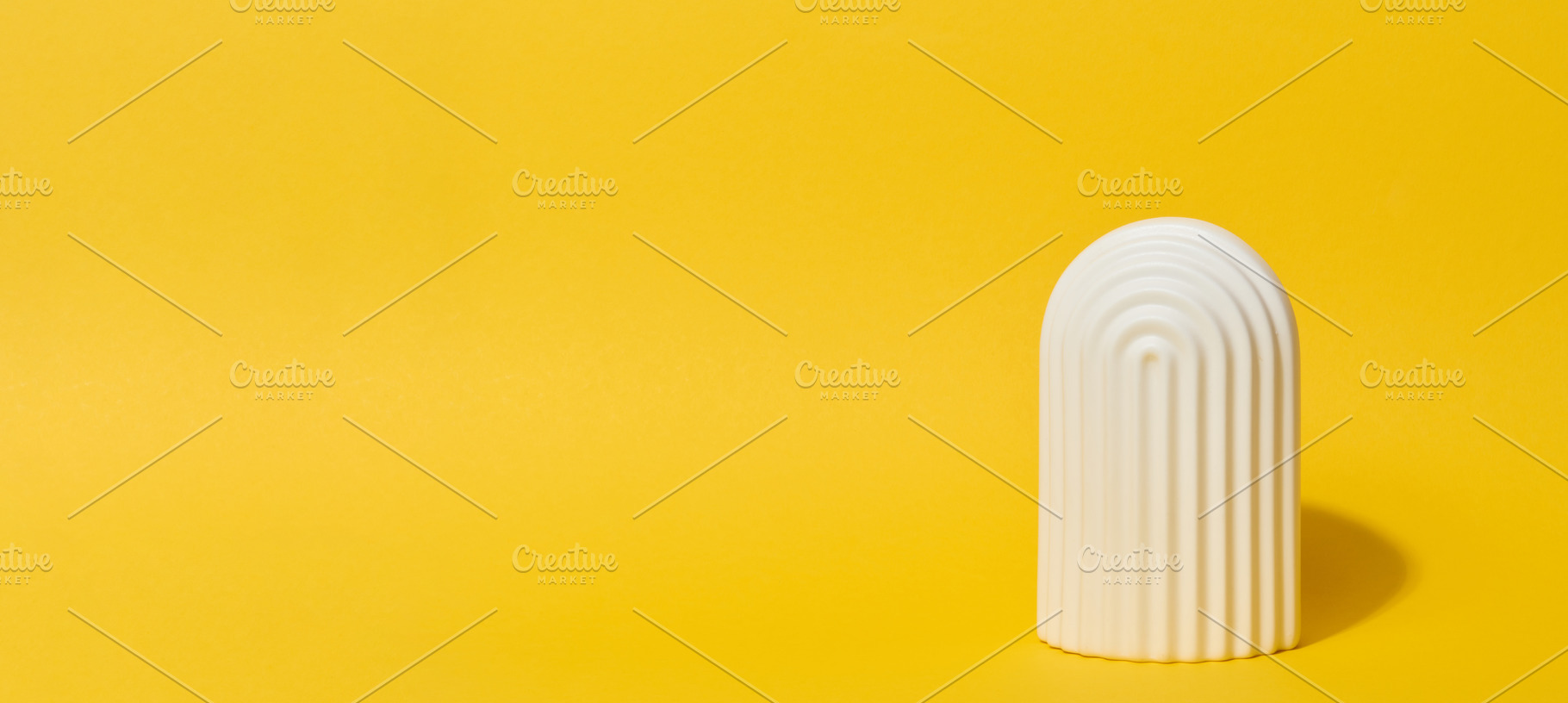 White decorative arch-shaped object with textured vertical lines, a Background Photo by ndanko