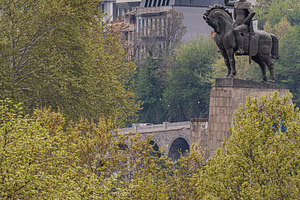Dome of president palace and statue of King Vakhtang, an Architecture Photo by Anna Bogush