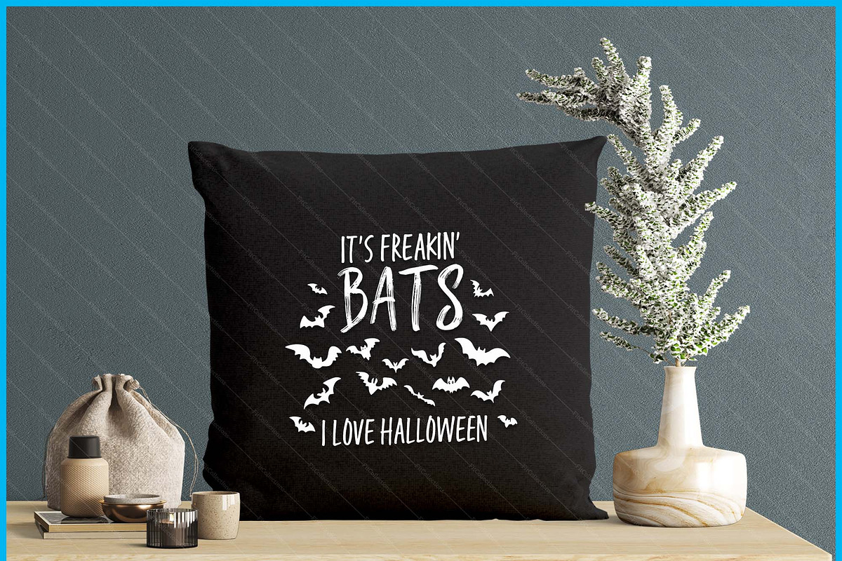 It's Freakin Bats Halloween Quote, a Graphic by Creativeusart (Photo 4 of 4)