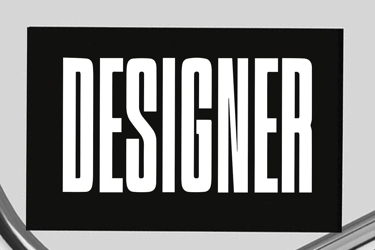 Creator, a Script Font by InermediaSTUDIO (Photo 4 of 7)