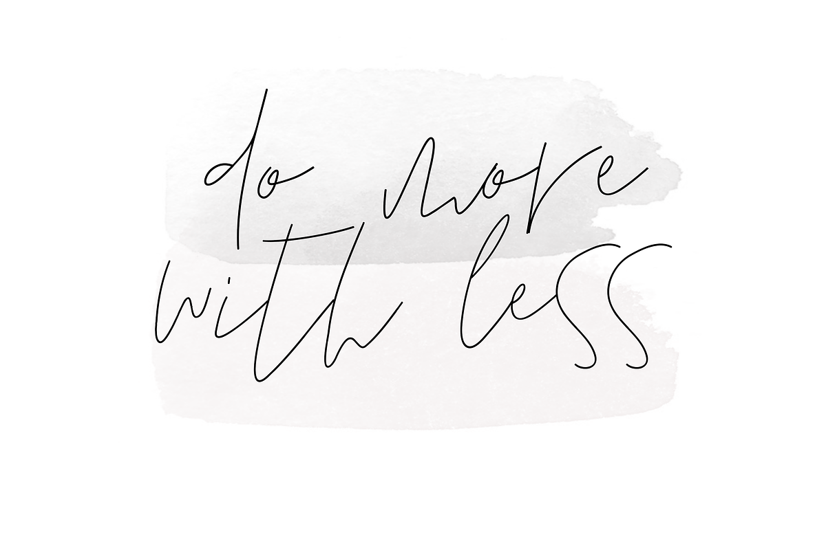 Friday - Chic Signature Font preview 5