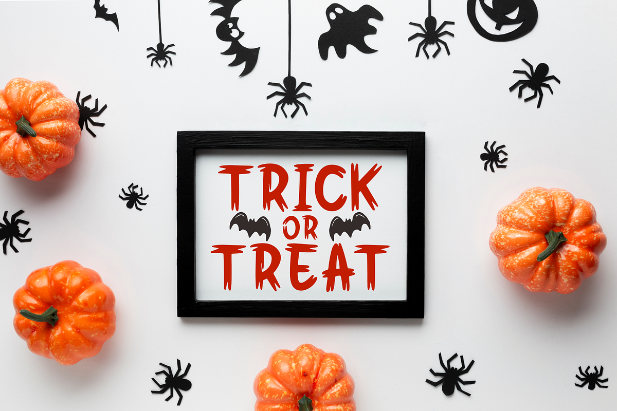 Spooky Hollow A Halloween Madness, a Serif Font by Forberas Club (Photo 3 of 8)