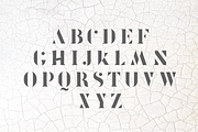 Kingly Font, a Font by Pedro Azedo (Thumbnail 7 of 8)