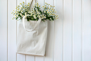 cloth bag with daisies