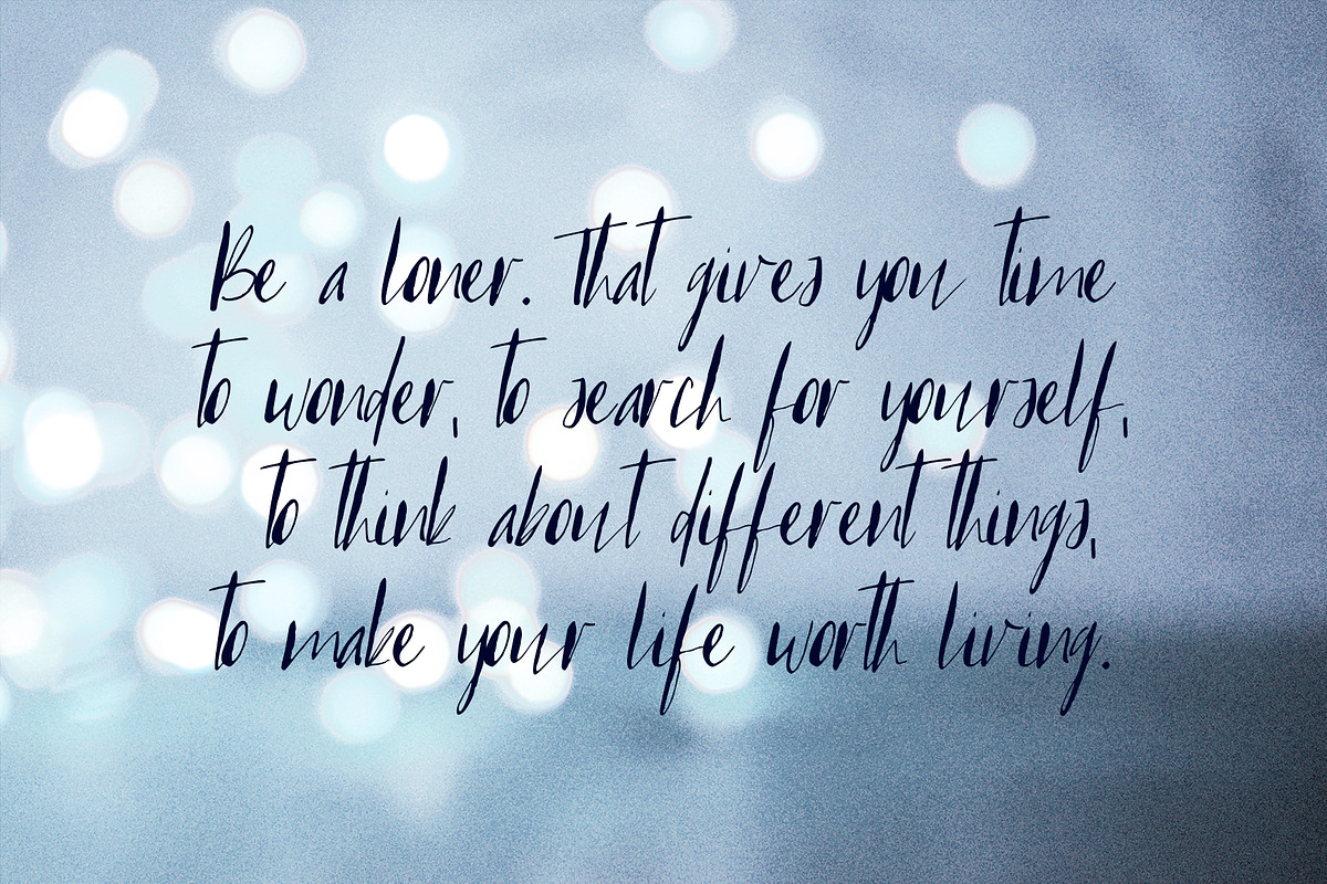 LaShaye Font preview 3