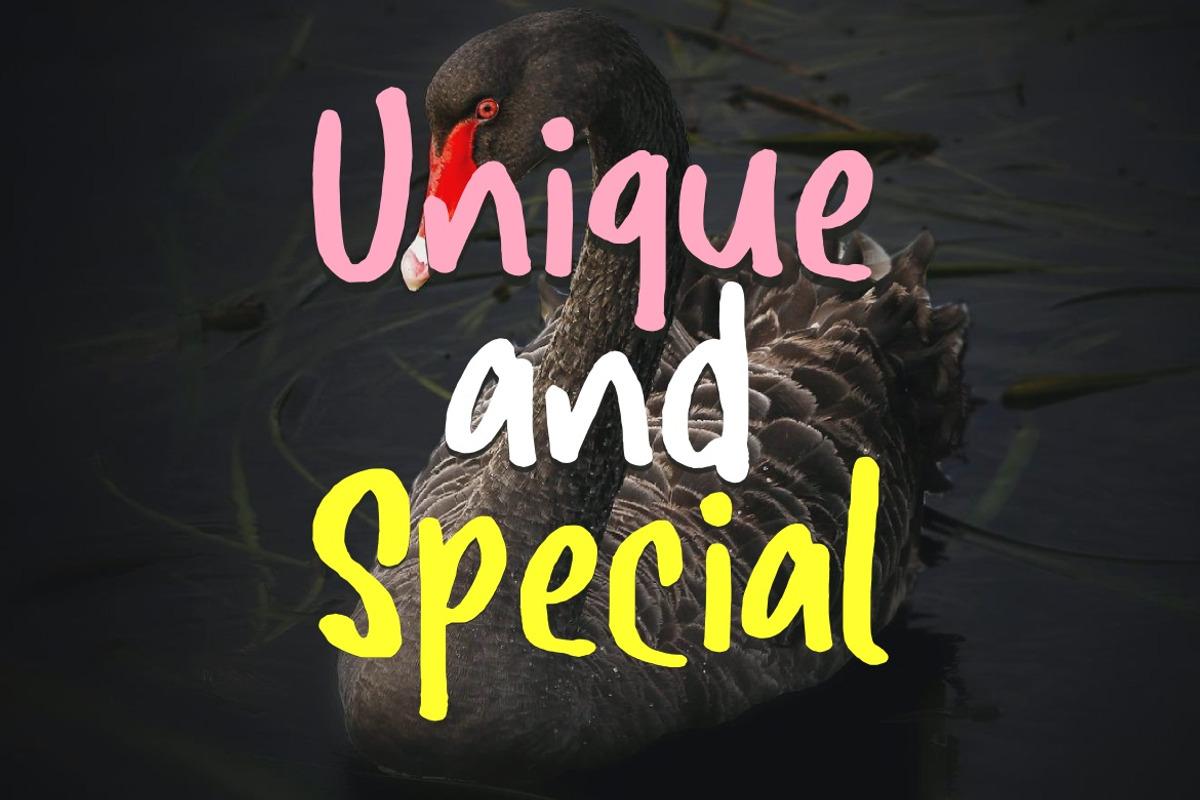 Traits Inky Font preview 2