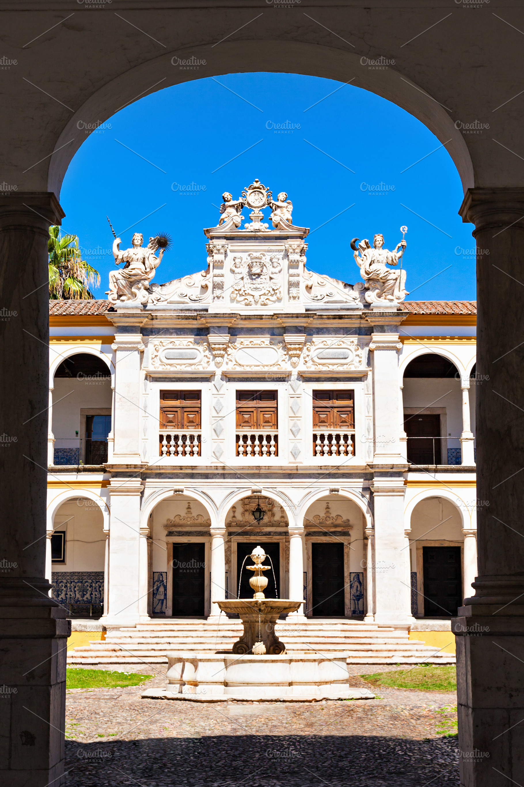 University of Evora, a Photo by saiko3p