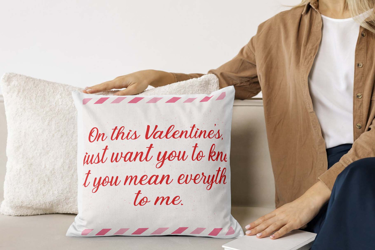 Valentine Rosyalin, a Handwritten Font by Yoga Letter (Photo 5 of 10)