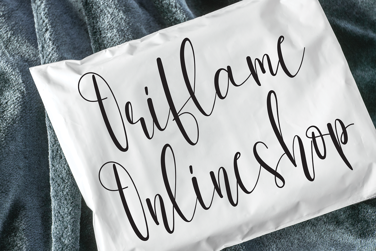 Christmas uniform | Handwriten Font, a Script Font by Scratchones (Photo 5 of 8)