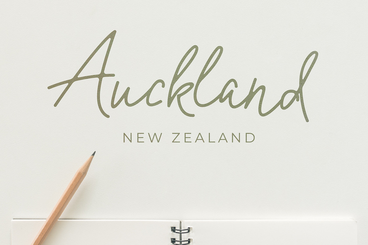 Oxlade Script Font preview 2