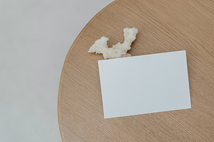 Minimalist Card Mockup PSD