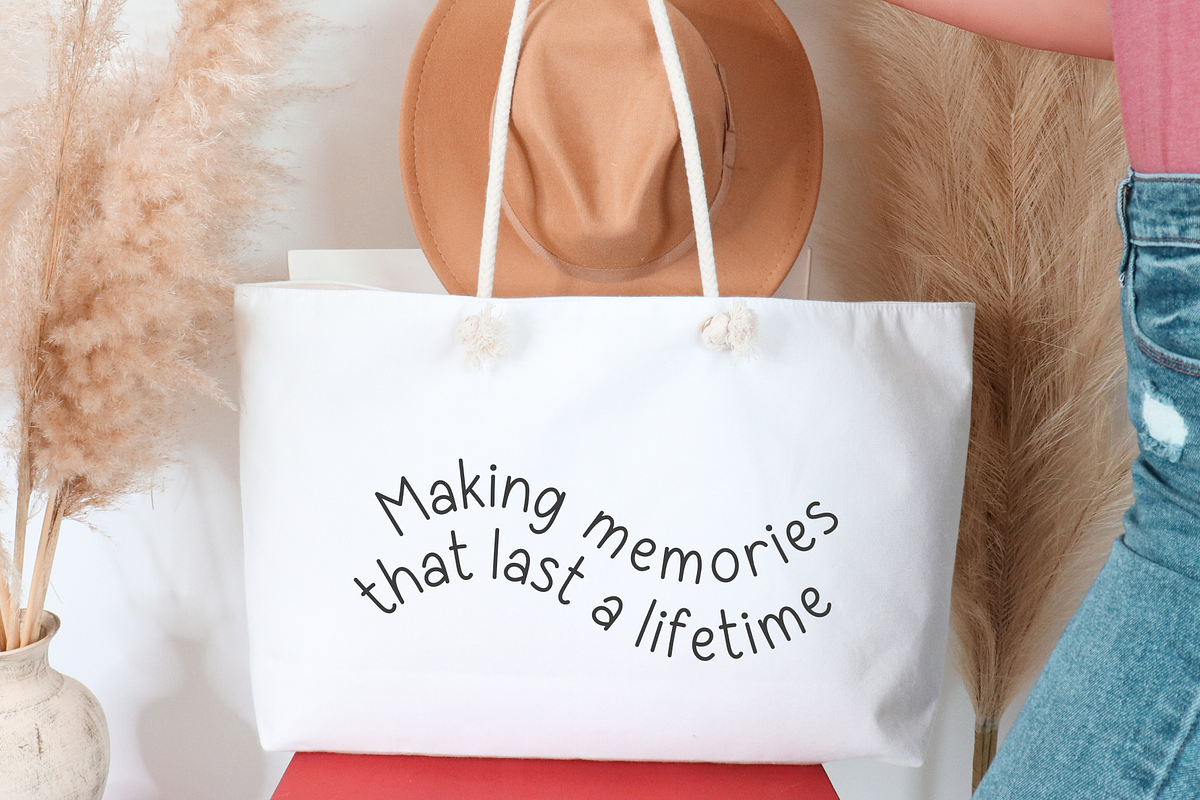 Midsummer Cute Handwritten Font, a Handwritten Font by Sofia Skoog (Photo 7 of 13)