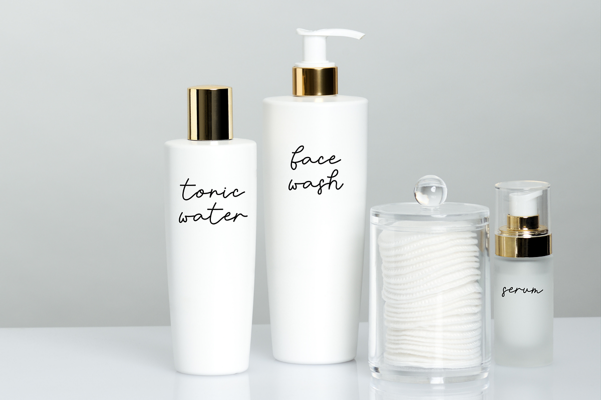 Liquorice, a Handwritten Font by Sofia Skoog (Photo 7 of 10)