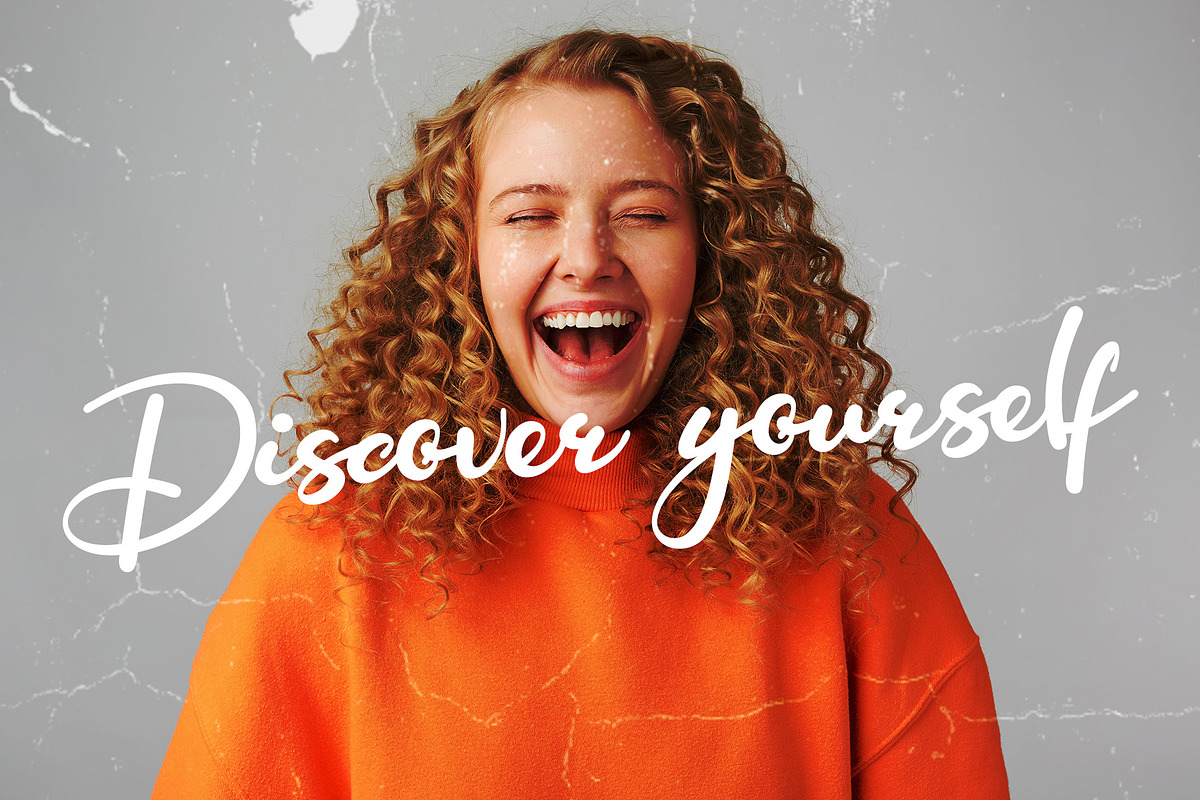 Paisley - Handwritten Font, a Script Font by Fonteca (Photo 2 of 3)
