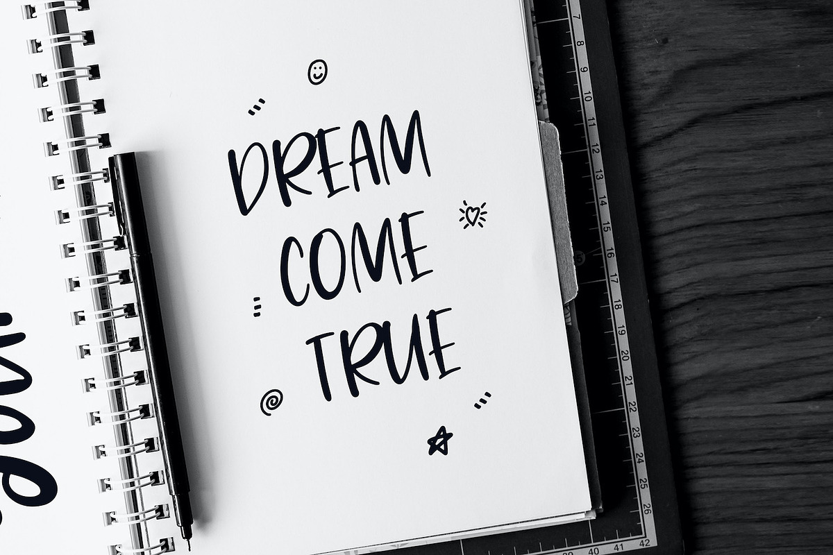 Jasmine Daily - Playful Display Font preview 3