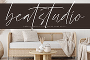 Fashiones, a Script Font by operatype.co (Thumbnail 7 of 15)