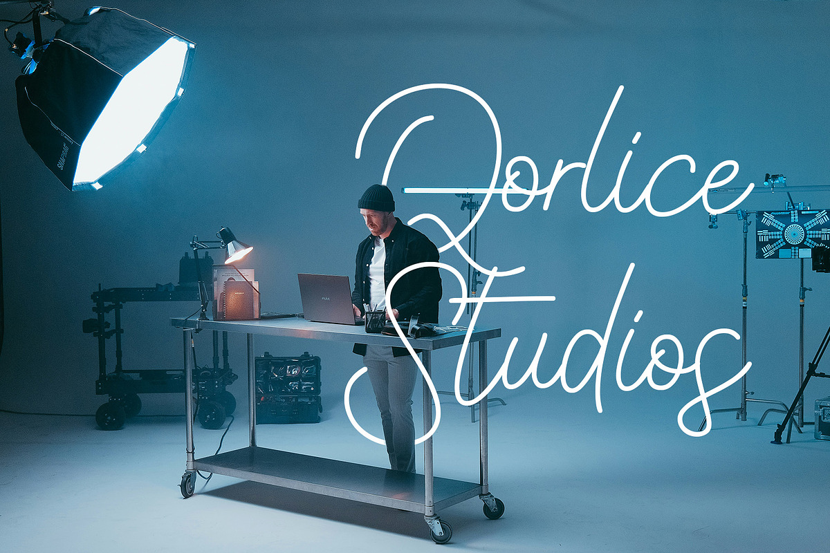 Melfianita - Monoline Script Font, a Script Font by Aksapix Studio (Photo 7 of 10)