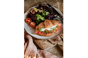 Smoked salmon, tomato and cream