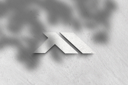 clean wall logo mock-up