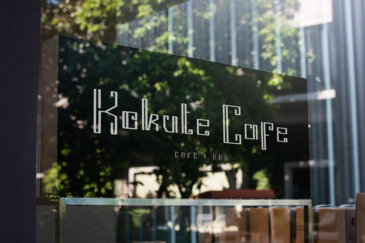 Javana | Unique Display Font, a Font by Moove Studio (Photo 3 of 7)