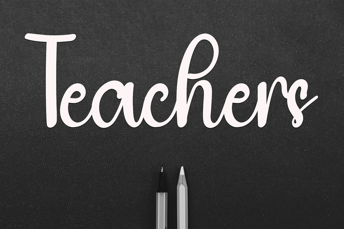 Sunday Vacation, a Handwritten Font by InermediaSTUDIO (Photo 4 of 7)