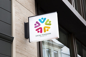 Social Teamwork Logo