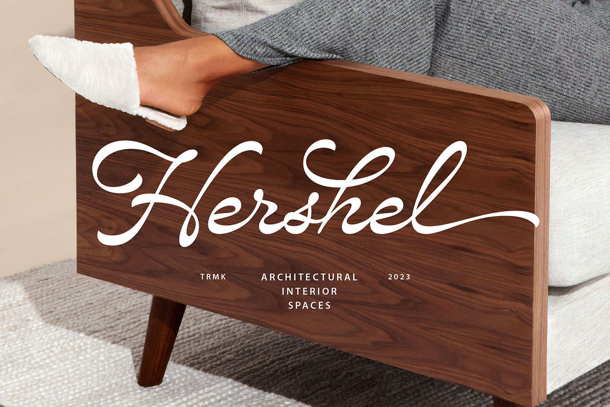Maviella Font, a Script Font by Letteralle Studios (Photo 7 of 10)