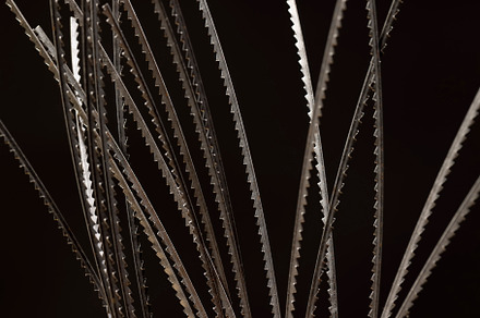 sharp metal wood saw blades, metal brittle woodworking blades, selective focus