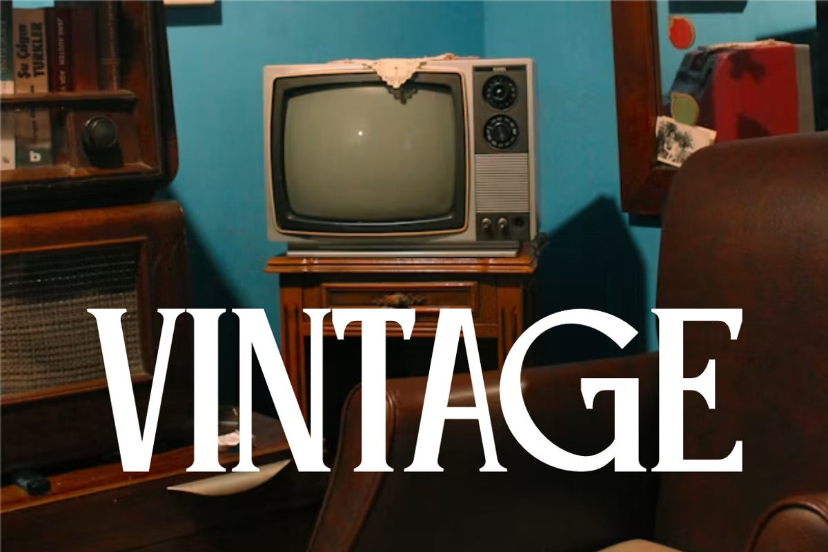 Grohko - Retro Font, a Serif Font by QR Design Studio (Photo 3 of 8)